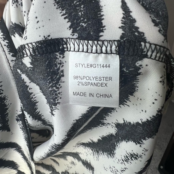 JODIFL Women's Zebra Print Embroidered Yoke Top S - Picture 5 of 8